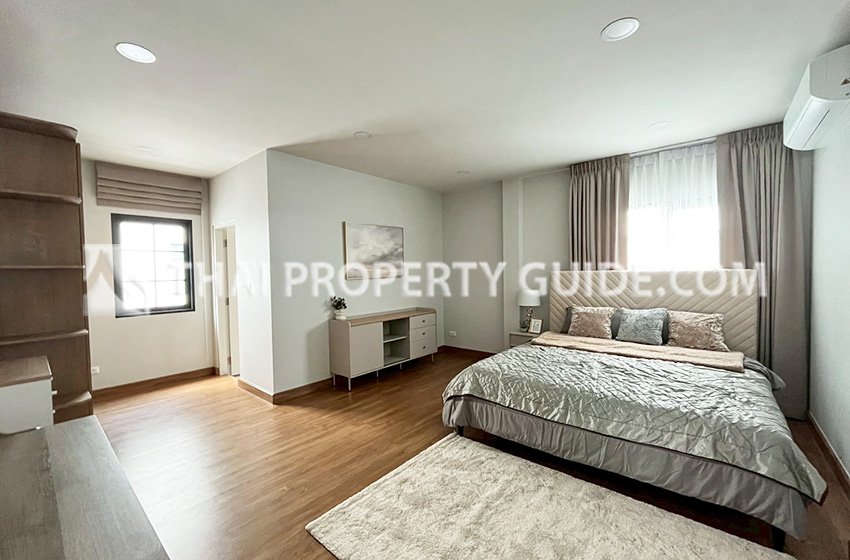 House with Shared Pool in Bangnatrad 